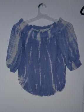 Style Envy Blue and White Tie-Dye Off-Shoulder Blouse